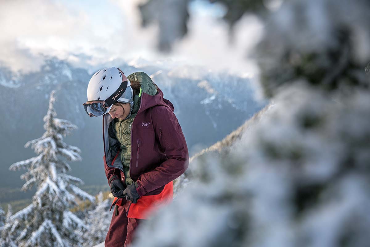 Women's ski jacket (layering under Arc'teryx Sentinel LT)